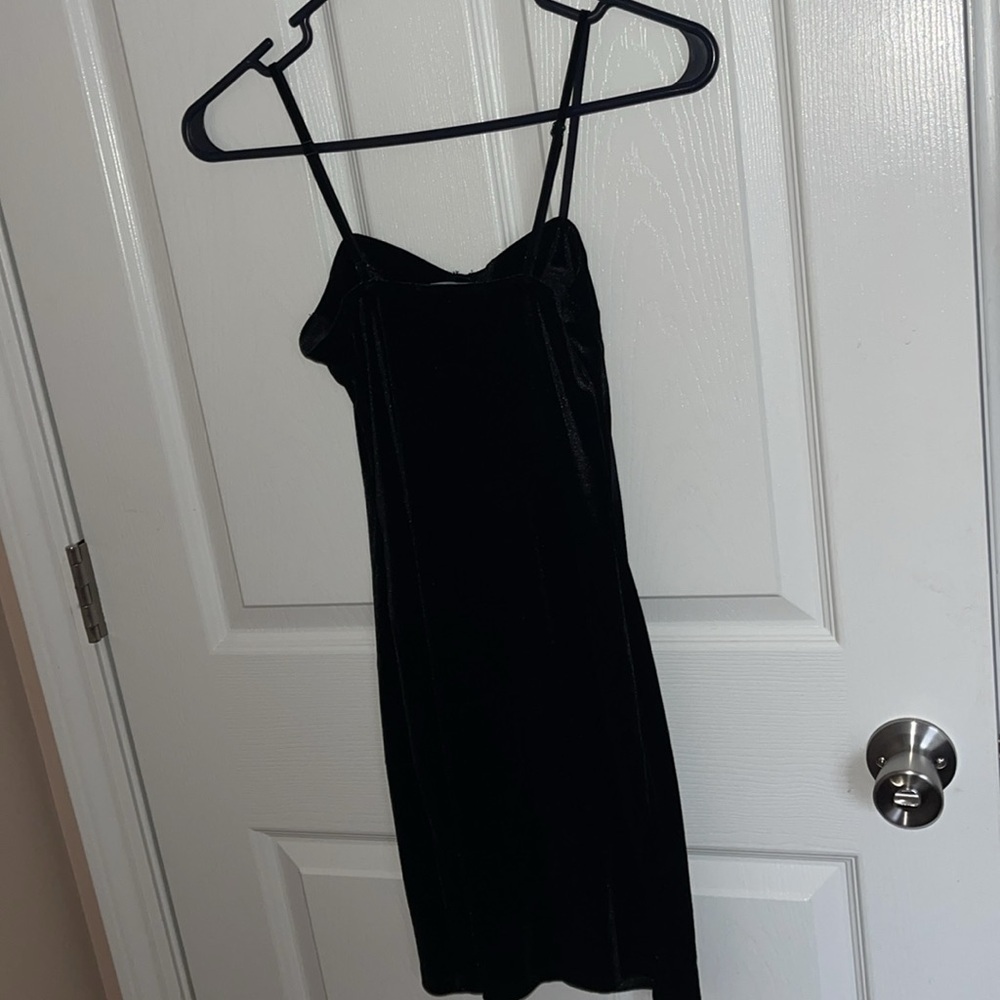 Black Velvet Dress - Picture 5 of 6